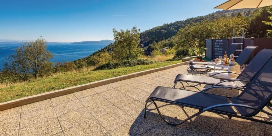 Apartman Sara S Pogledom Na More Lovran Exteriér fotografie
